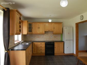 12 Woodfield Park, Newcastle West, Co. Limerick - Image 5
