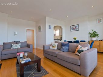 136 The Oval, Tullyvale, Cabinteely, Dublin 18, Cabinteely, Dublin 18 - Image 3