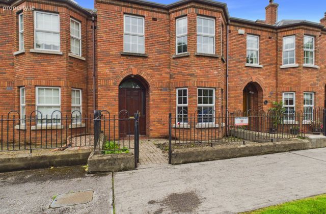11 Central Park, Mullingar, Co.westmeath, Mullingar, Co. Westmeath - Click to view photos