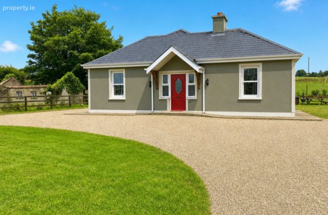 Lower Road, Bunratty East, Bunratty, Co. Clare - Click to view photos