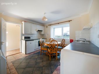 121 Riverchapel View, Riverchapel, Co. Wexford - Image 4