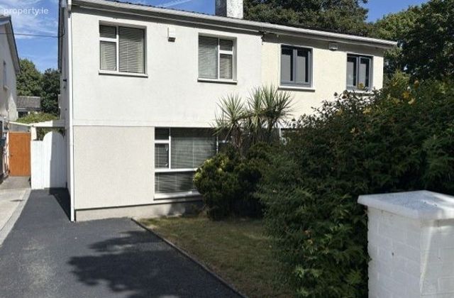 11 Cherbury Park Avenue, Lucan, Co. Dublin - Click to view photos