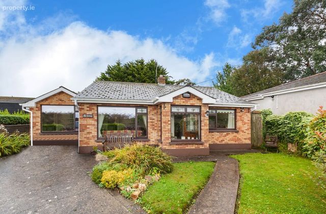 The Cottage, 9 Dungriffin Villas, Howth, Dublin 13 - Click to view photos