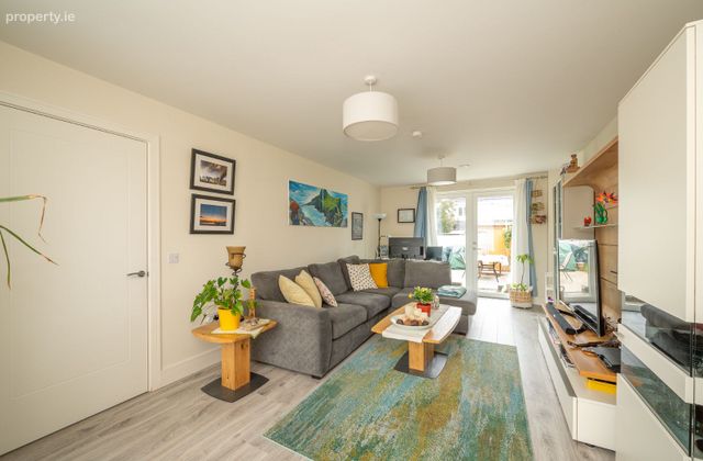 71 Diswellstown Way, Castleknock, Dublin 15 - Click to view photos