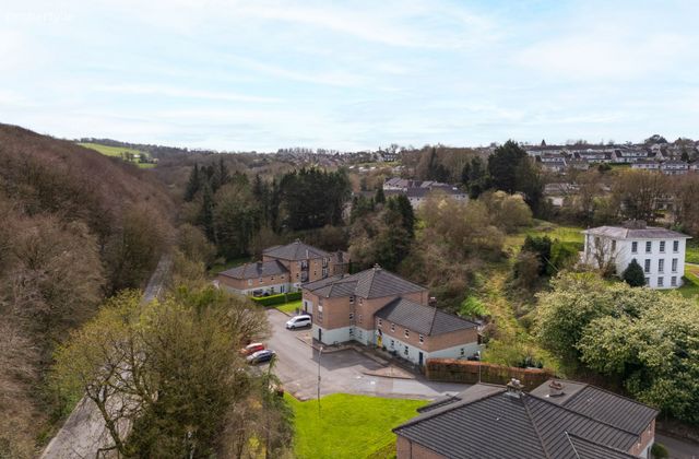 17 Woodville, Rochestown, Co. Cork - Click to view photos