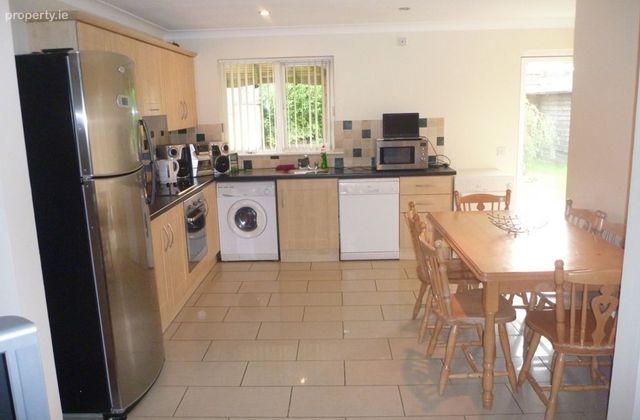 College Manor, Dundalk, Co. Louth - Click to view photos