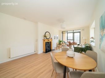 8 The Oval, Cabinteely, Dublin 18 - Image 4