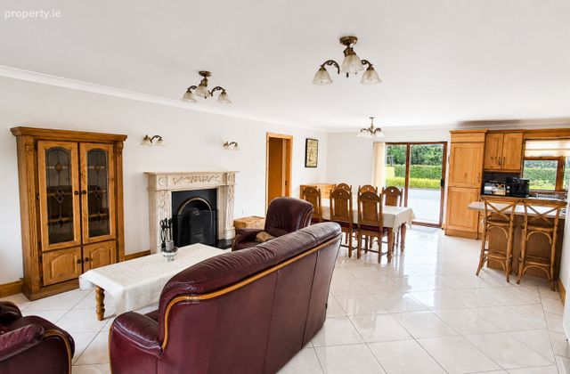 Cahir, Cahir, Co. Tipperary - Click to view photos