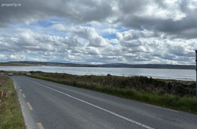Liscannor Road, Lahinch, Co. Clare - Click to view photos
