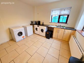 30 Bushypark Lawn, Circular Road, Newcastle, Co. Galway - Image 4