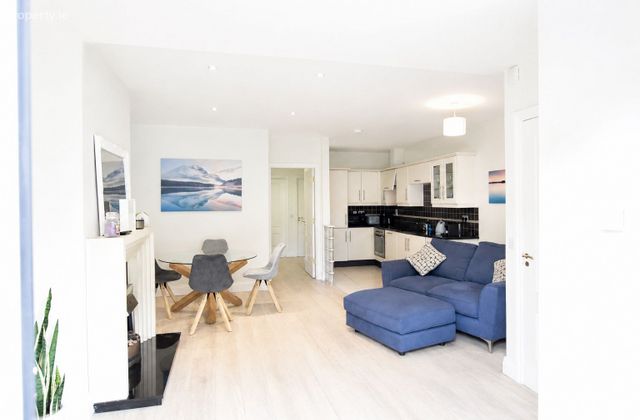 17 The Crescent, Harbour Heights, Passage West, Co. Cork - Click to view photos