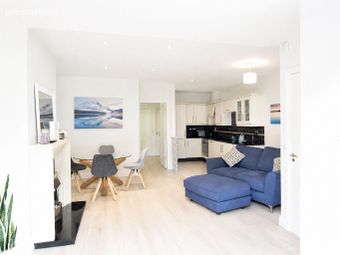 17 The Crescent, Harbour Heights, Passage West, Co. Cork