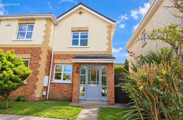 48 Newborough, Gorey, Co. Wexford - Click to view photos