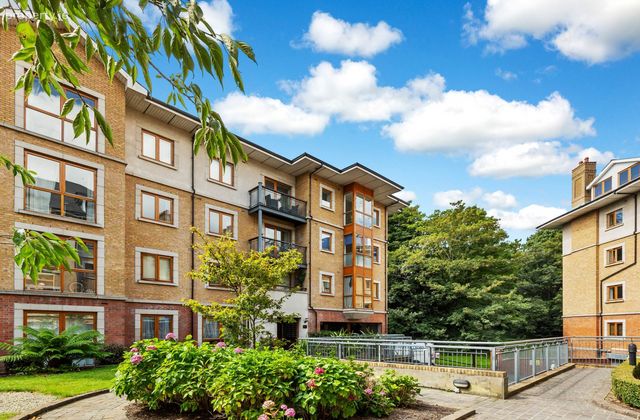 Apartment 83 Glaslyn, Howth Road, Clontarf, Dublin 3, Co. Dublin, Clontarf, Dublin 3 - Click to view photos