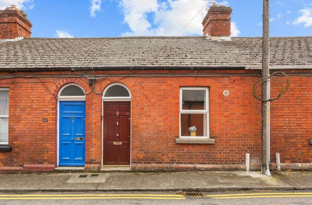 25 Saint Benedict's Gardens, Phibsborough, Dublin 7 - Click to view photos