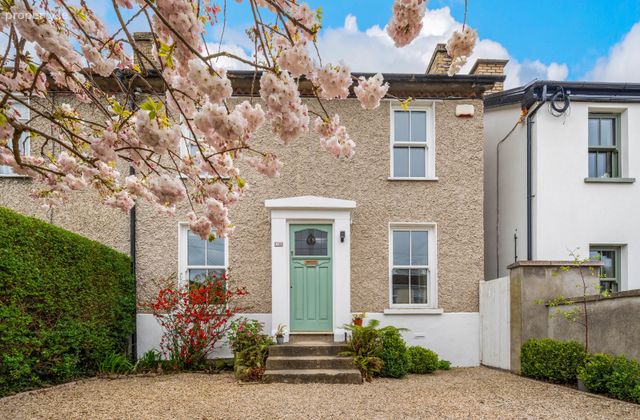 18 St Fintan's Villas, Blackrock, Co. Dublin - Click to view photos