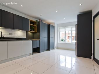 10 Castle Grove, Kilgobbin Wood, Sandyford, Dublin 18 - Image 4