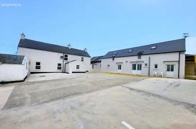 Clonmoyle, Coachford, Ballincollig, Co. Cork - Click to view photos