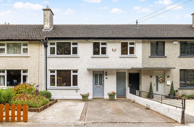 2 Sarsfield Park, Lucan, Co. Dublin - Click to view photos