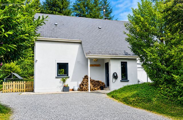 Galtee Beag Lodge, 2 Kilcoran Holiday Cottages, Kilcoran, Cahir, Co. Tipperary - Click to view photos