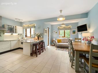 14 Brennanstown Square, Cabinteely, Dublin 18 - Image 4