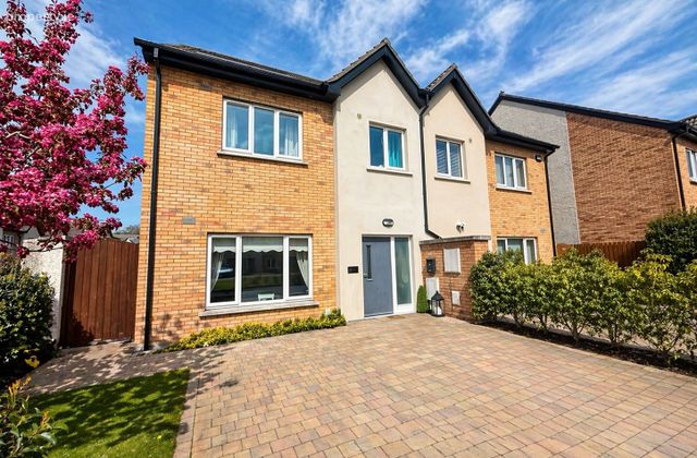 24 Dunville Green, Athlumney, Navan, Co. Meath - Click to view photos