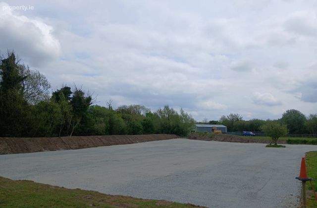 Canal Road Osbertown, Sallins, Co. Kildare - Click to view photos