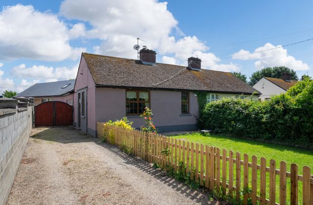 4 Cooldrinagh Cottages, Cooldrinagh Lane, Lucan, Co Dublin, Lucan, Co. Dublin - Click to view photos