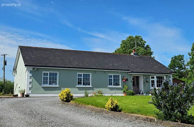 Whitemist Cottage, Carnagruckane, Lisacul, Co. Roscommon - Click to view photos