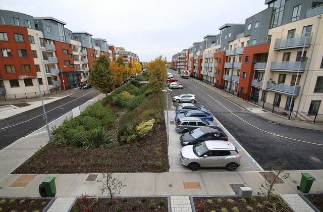 Clearwater Court North, River Drive, Royal Canal Park, Dublin 15 - Click to view photos
