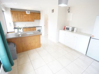 74 Cronan Lawn, Shannon, Shannon, Co. Clare - Image 3