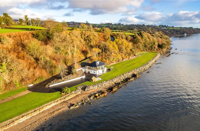 Bankhead, Tullyally, Redcastle, Co. Donegal, Redcastle, Co. Donegal - Click to view photos