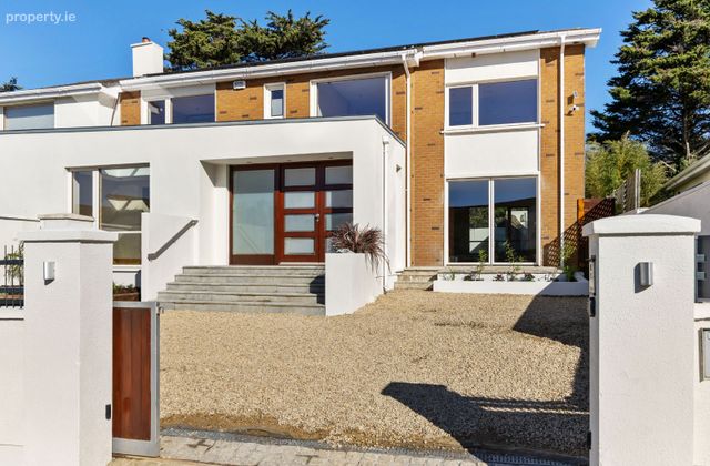 Castle Close, Sandycove, Sandycove, Co. Dublin - Click to view photos