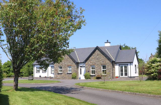 Reenroe, Drimoleague, Co. Cork - Click to view photos
