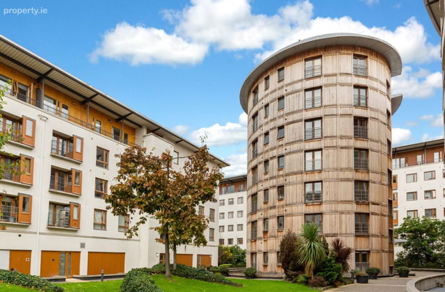 13 Semple House, Custom House Square, D01 Wk15, IFSC, Dublin 1 - Click to view photos