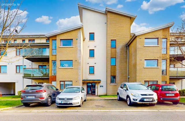 25 Hunters Hall, Hunterswood, Ballycullen, Dublin 24 - Click to view photos