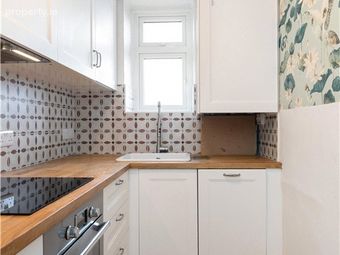 Top Floor Apartment, 1 Eaton Square, Monkstown, Co. Dublin, Monkstown, Co. Dublin - Image 4