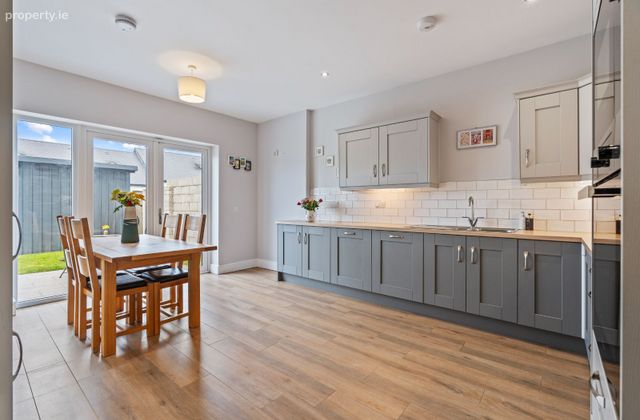 94 Butlers View, Ballinglanna, Glanmire, Co. Cork - Click to view photos
