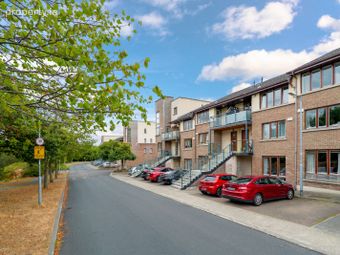 28 Belarmine Vale, Stepaside, Dublin 18 - Image 2