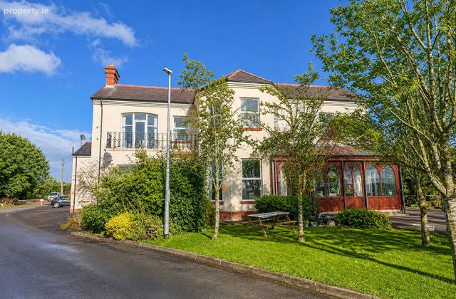 10 Fairfield Court, Montree Row, Athlone, Co. Westmeath - Click to view photos