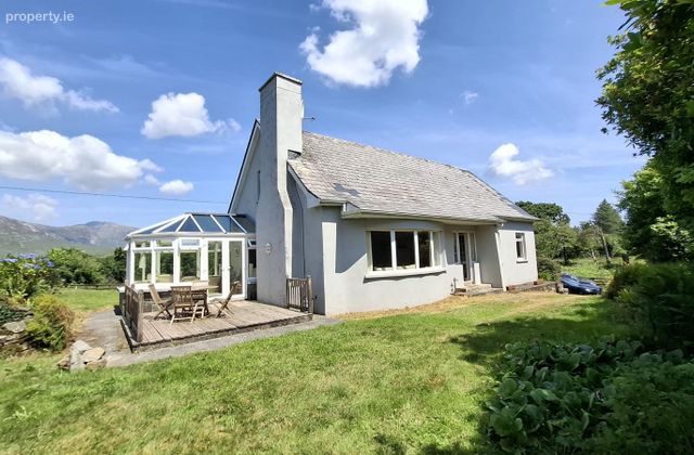 Ballinafad Lodge, Ballinafad, Recess, Co. Galway - Click to view photos