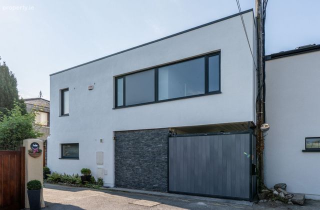 The Mews, Sandycove Close, Sandycove, Co. Dublin - Click to view photos