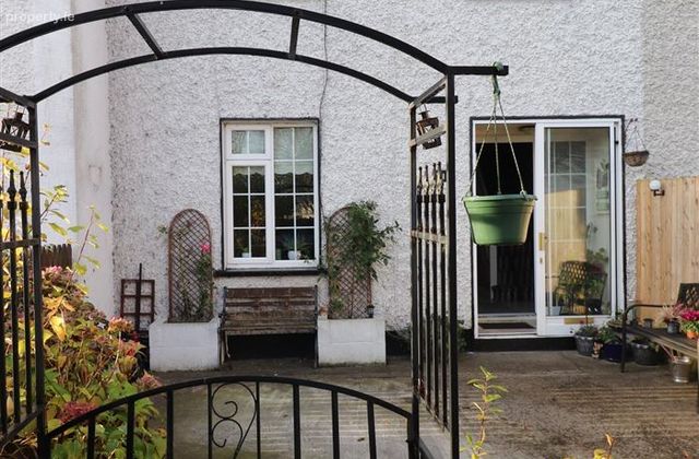 71 Hymany Park, Ballinasloe, Co. Galway - Click to view photos