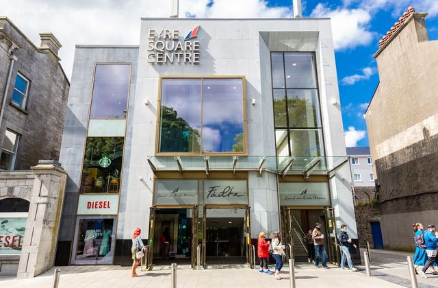Eyre Square Centre, Eyre Square, Galway, Ireland, Abbey, Co. Galway - Click to view photos