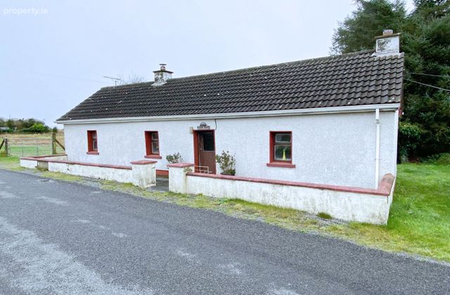 Meenabrock, Dunkineely, Croagh, Co. Donegal - Click to view photos
