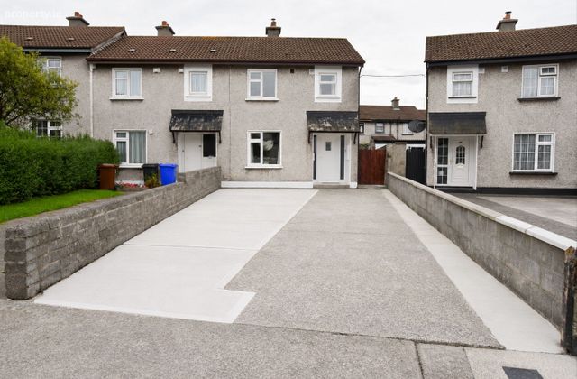 237 Castle Park, Ballybane, Co. Galway - Click to view photos