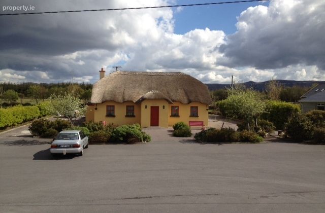 The Thatch Cottage, Strandsend, Cahersiveen, Co. Kerry - Click to view photos