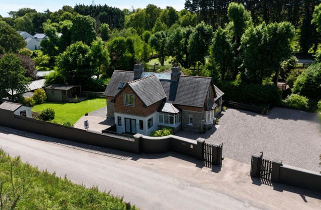 Parkgarriff Lodge, Laurel Hill, Monkstown, Co. Cork - Click to view photos