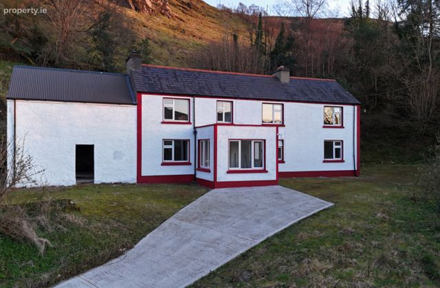 Strasallagh, Glenties, Glenties, Co. Donegal - Click to view photos