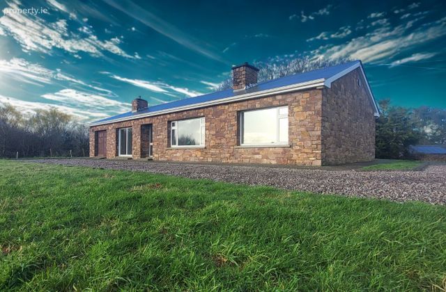 Teachers Lodge, Ownagarry, Killorglin, Co. Kerry - Click to view photos